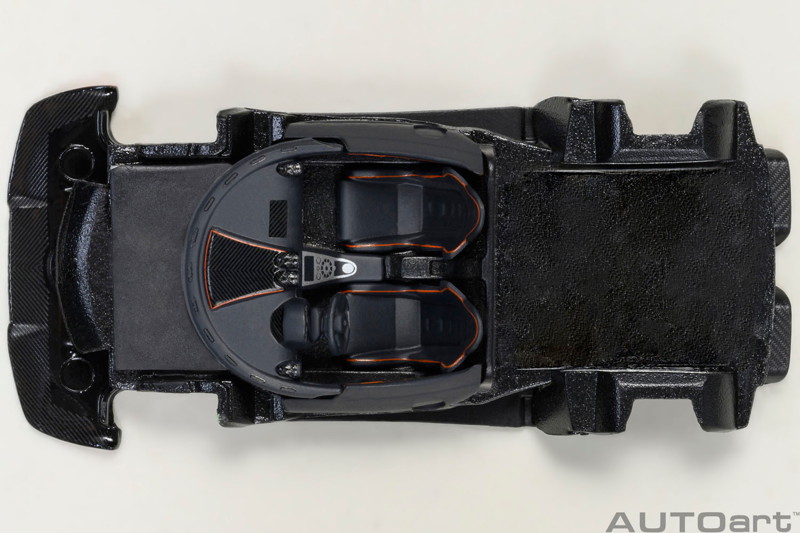 ケ-ニグセグ One:1（メタリック・シルバー/カーボン・ブラック/オレンジ）