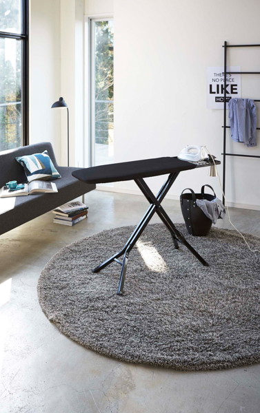 スタンド式アイロン台 タワー ブラック 12,540円