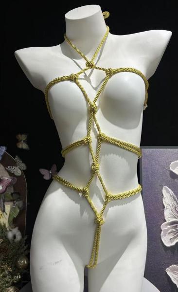【疑似緊縛×即合体】「こんな縄で縛られたまま…見ないで…」艶金ロープ拘束×極薄シアー黒タイツ 股割れオープンクロッチ 穴あき着衣プレイ 金縄ハーネス＆ボディストッキング2点セット ゴールド/ブラック フリーサイズ F-874 画像2