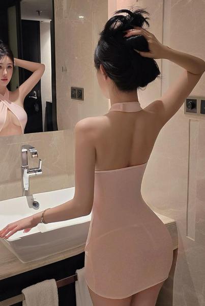 【清楚なピンクの罠】こぼれ落ちる爆乳を支えるだけ!’ほぼ裸’の光沢クロスドレス&Tバックセット F747 画像6